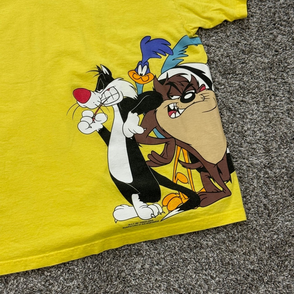Vintage 90s Looney Tunes‎ AOP Wrap Around Sun Sportswear Yellow T-Shirt Mens XL - Picture 7 of 9